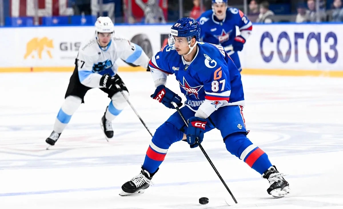 Напряжённый матч СКА против Лады в Ледовом дворце Санкт-Петербурга